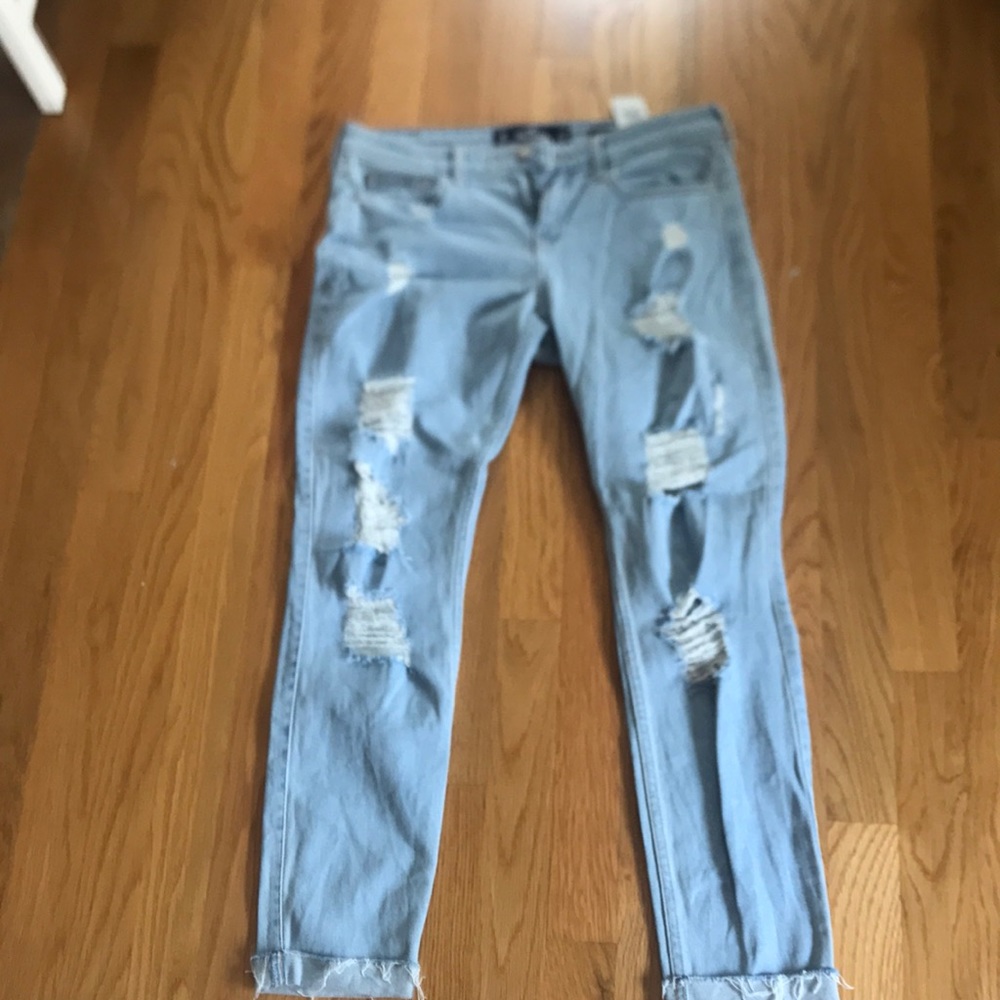 light wash Hollister ripped low rise skinny jeans